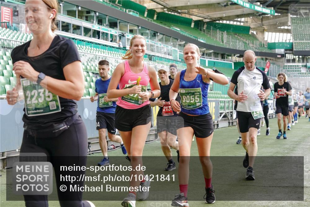 13.09.2026 - 21. swb-Marathon Bremen Michael Burmester http://msf.ph/oto/10421841 13.09.2026 13:22:29 Laufen im Stadion 128, 160, 211, 258, 343, 351, 423, 441, 533, 571, 601, 609, 708, 782, 851, 892, 1060, 1094, 1157, 1158, 1177, 1178, 1259, 1316, 1331, 1344, 1417, 1518, 1657, 1669, 1676, 1691, 1729, 1746, 1788, 1883, 2213, 2290, 2414, 2433, 2475, 2504, 2526, 2551, 2619, 2632, 2652, 2660, 2685, 2711, 2828, 2954, 2964, 2995, 3010, 3022, 3034, 3144, 3225, 3252, 3347, 3351, 3505, 3530, 3559, 3682, 3727, 3784, 4020, 4054, 4231, 4406, 4407, 4431, 4467, 4584, 1506 meine-sportfotos.de