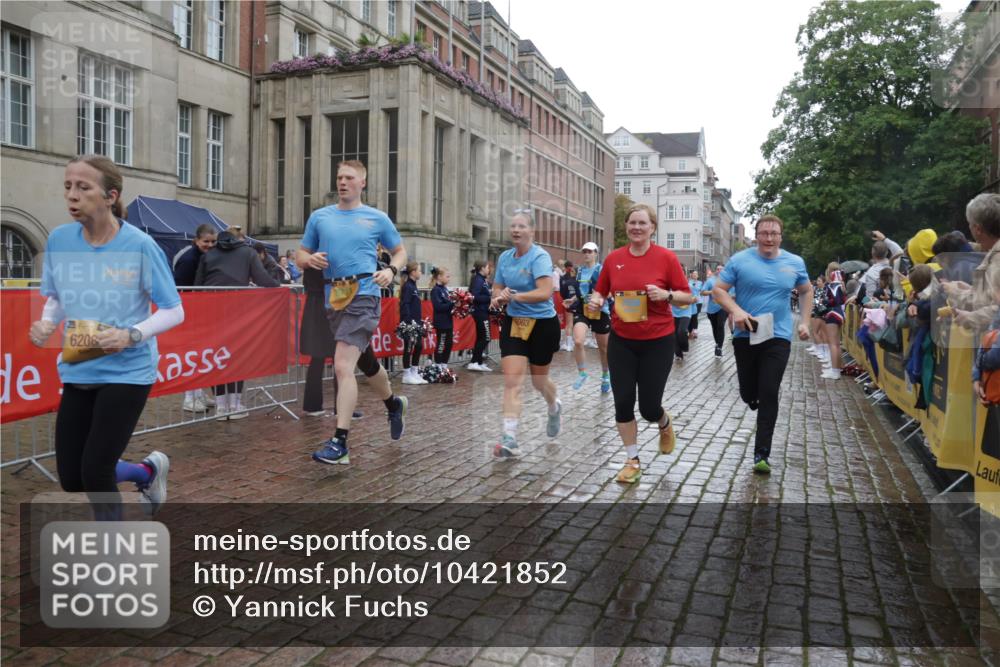 13.09.2026 - Kiel Lauf Yannick Fuchs http://msf.ph/oto/10421852 13.09.2026 10:55:00 Ziel 454, 575, 1232, 1815, 2198, 2339, 2357, 2548, 2554, 2747, 2813, 3084, 3699, 4369, 4370, 4625, 4652, 4665, 4902, 5260, 5890, 6193, 6583, 6842, 7419, 7722, 8121, 8519, 9573, 9601, 9849, 10058, 10148, 10170, 11157, 11453, 12444, 396, 459, 796, 1063, 1127, 1287, 1619, 1659, 1940, 2506, 2747, 3162, 3511, 3939, 3950, 4091, 4502, 4772, 5560, 6063, 6166, 6208, 6887, 7558, 8711, 9462, 9633, 185, 313, 1459, 1851, 1973, 2738, 3429, 3903, 4403, 4678, 4898, 5104, 2259, 5578 meine-sportfotos.de
