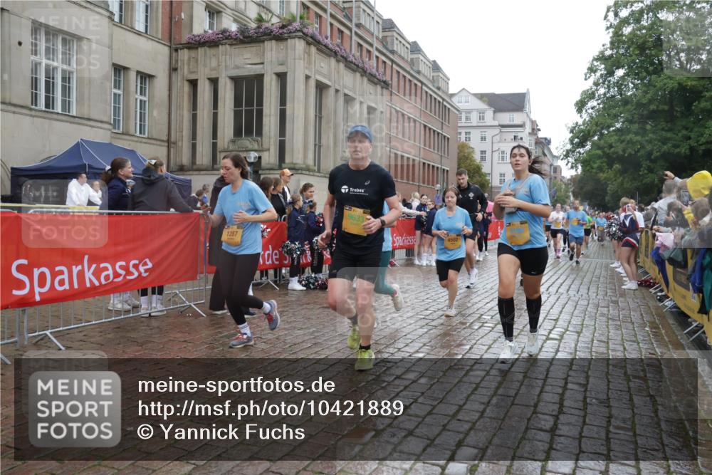 13.09.2026 - Kiel Lauf Yannick Fuchs http://msf.ph/oto/10421889 13.09.2026 10:55:06 Ziel 575, 1232, 1459, 1815, 1973, 2198, 2339, 2548, 2554, 2738, 2813, 3084, 3429, 3699, 3903, 4369, 4370, 4625, 4652, 4665, 4898, 4902, 5104, 5260, 5645, 5834, 6193, 6490, 6498, 6501, 6583, 6991, 7722, 8121, 8714, 9131, 9601, 9849, 10032, 10058, 10170, 10571, 11157, 11325, 11358, 11453, 12176, 12444, 396, 454, 459, 796, 1063, 1287, 1619, 1659, 1940, 2357, 2506, 2747, 3162, 3511, 3939, 3950, 4091, 4370, 4502, 4772, 6166, 9462, 9633, 185, 313, 1851, 4403, 4678, 2259, 5578 meine-sportfotos.de
