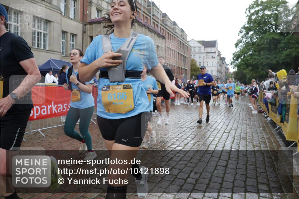 13.09.2026 - Kiel Lauf Yannick Fuchs http://msf.ph/oto/10421898 13.09.2026 10:55:07 Ziel 185, 575, 1232, 1459, 1815, 1973, 2198, 2339, 2548, 2554, 2738, 2813, 3084, 3429, 3699, 3903, 4369, 4403, 4625, 4652, 4665, 4678, 4898, 4902, 5104, 5260, 5645, 5834, 6193, 6490, 6498, 6501, 6583, 6991, 7722, 8121, 8714, 8791, 9131, 9601, 9849, 10032, 10058, 10061, 10170, 10354, 10571, 11157, 11325, 11358, 11453, 12176, 12444, 396, 454, 459, 796, 1063, 1287, 1619, 1659, 1940, 2357, 2506, 2747, 3162, 3511, 3939, 3950, 4091, 4369, 4370, 4502, 4772, 6166, 9633, 313, 1851 meine-sportfotos.de