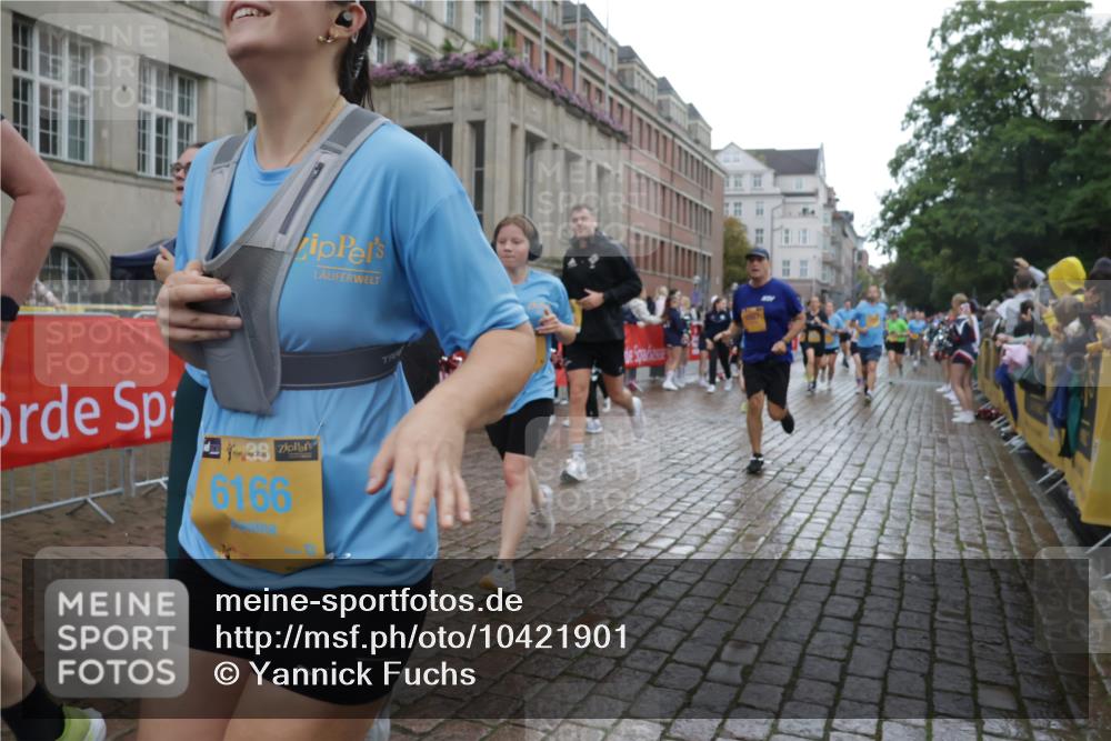13.09.2026 - Kiel Lauf Yannick Fuchs http://msf.ph/oto/10421901 13.09.2026 10:55:07 Ziel 185, 575, 1232, 1459, 1815, 1973, 2198, 2339, 2548, 2554, 2738, 2813, 3084, 3429, 3699, 3903, 4369, 4403, 4625, 4652, 4665, 4678, 4898, 4902, 5104, 5260, 5645, 5834, 6193, 6490, 6498, 6501, 6583, 6991, 7722, 8121, 8714, 8791, 9131, 9601, 9849, 10032, 10058, 10061, 10170, 10354, 10571, 11157, 11325, 11358, 11453, 12176, 12444, 396, 454, 459, 796, 1063, 1287, 1619, 1659, 1940, 2357, 2506, 2747, 3162, 3511, 3939, 3950, 4091, 4369, 4370, 4502, 4772, 6166, 9633, 313, 1851 meine-sportfotos.de