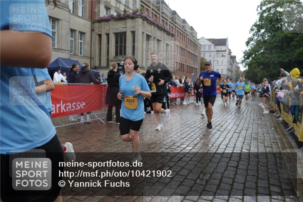 13.09.2026 - Kiel Lauf Yannick Fuchs http://msf.ph/oto/10421902 13.09.2026 10:55:07 Ziel 185, 575, 1232, 1459, 1815, 1973, 2198, 2339, 2548, 2554, 2738, 2813, 3084, 3429, 3699, 3903, 4369, 4403, 4625, 4652, 4665, 4678, 4898, 4902, 5104, 5260, 5645, 5834, 6193, 6490, 6498, 6501, 6583, 6991, 7722, 8121, 8714, 8791, 9131, 9601, 9849, 10032, 10058, 10061, 10170, 10354, 10571, 11157, 11325, 11358, 11453, 12176, 12444, 396, 454, 459, 796, 1063, 1287, 1619, 1659, 1940, 2357, 2506, 2747, 3162, 3511, 3939, 3950, 4091, 4369, 4370, 4502, 4772, 6166, 9633, 313, 1851 meine-sportfotos.de