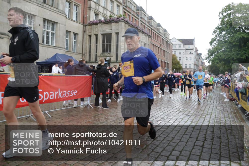 13.09.2026 - Kiel Lauf Yannick Fuchs http://msf.ph/oto/10421911 13.09.2026 10:55:08 Ziel 185, 575, 1232, 1459, 1815, 1851, 1973, 2198, 2339, 2548, 2554, 2738, 2813, 3084, 3429, 3699, 3903, 4403, 4625, 4652, 4665, 4678, 4898, 4902, 5104, 5260, 5645, 5834, 6193, 6490, 6498, 6501, 6583, 6991, 7450, 7722, 8121, 8714, 8791, 9131, 9601, 9849, 10032, 10058, 10061, 10170, 10354, 10571, 11157, 11325, 11358, 11453, 12176, 12444, 396, 454, 459, 796, 1063, 1619, 1659, 1940, 2357, 2506, 2747, 3162, 3511, 3939, 3950, 4091, 4369, 4370, 4502, 4625, 4652, 4665, 4772, 4902, 313 meine-sportfotos.de