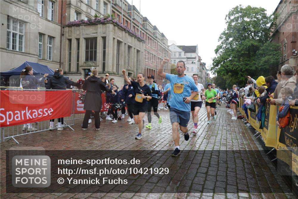 13.09.2026 - Kiel Lauf Yannick Fuchs http://msf.ph/oto/10421929 13.09.2026 10:55:10 Ziel 185, 575, 1232, 1459, 1815, 1851, 1973, 2339, 2548, 2738, 2813, 3084, 3429, 3903, 4403, 4678, 4898, 5104, 5645, 5834, 6193, 6490, 6498, 6501, 6583, 6991, 7118, 7450, 7566, 7722, 8121, 8714, 8791, 8845, 9131, 9849, 10032, 10061, 10354, 10571, 11157, 11325, 11358, 11453, 12176, 12444, 396, 454, 459, 575, 796, 1063, 1232, 1619, 1659, 1940, 2198, 2357, 2554, 2747, 2813, 3162, 3511, 3699, 3939, 3950, 4091, 4369, 4370, 4625, 4652, 4665, 4772, 4902, 34, 313 meine-sportfotos.de