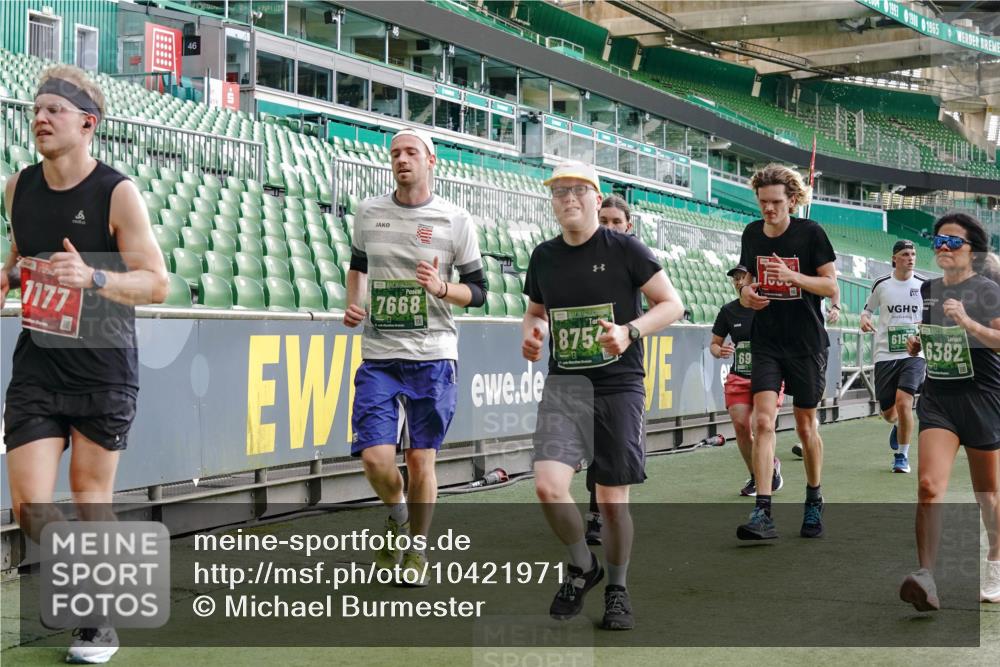 13.09.2026 - 21. swb-Marathon Bremen Michael Burmester http://msf.ph/oto/10421971 13.09.2026 13:22:33 Laufen im Stadion 128, 160, 211, 258, 343, 351, 423, 441, 533, 571, 601, 609, 708, 782, 851, 892, 1060, 1094, 1157, 1158, 1177, 1178, 1259, 1316, 1331, 1344, 1417, 1518, 1657, 1669, 1676, 1691, 1729, 1746, 1788, 1883, 2213, 2290, 2433, 2475, 2504, 2526, 2551, 2619, 2632, 2652, 2660, 2685, 2711, 2828, 2954, 2964, 2995, 3022, 3034, 3144, 3225, 3252, 3347, 3351, 3423, 3505, 3530, 3559, 3682, 3727, 3784, 3819, 4020, 4054, 4231, 4406, 4407, 4431, 4467, 4584, 1506 meine-sportfotos.de