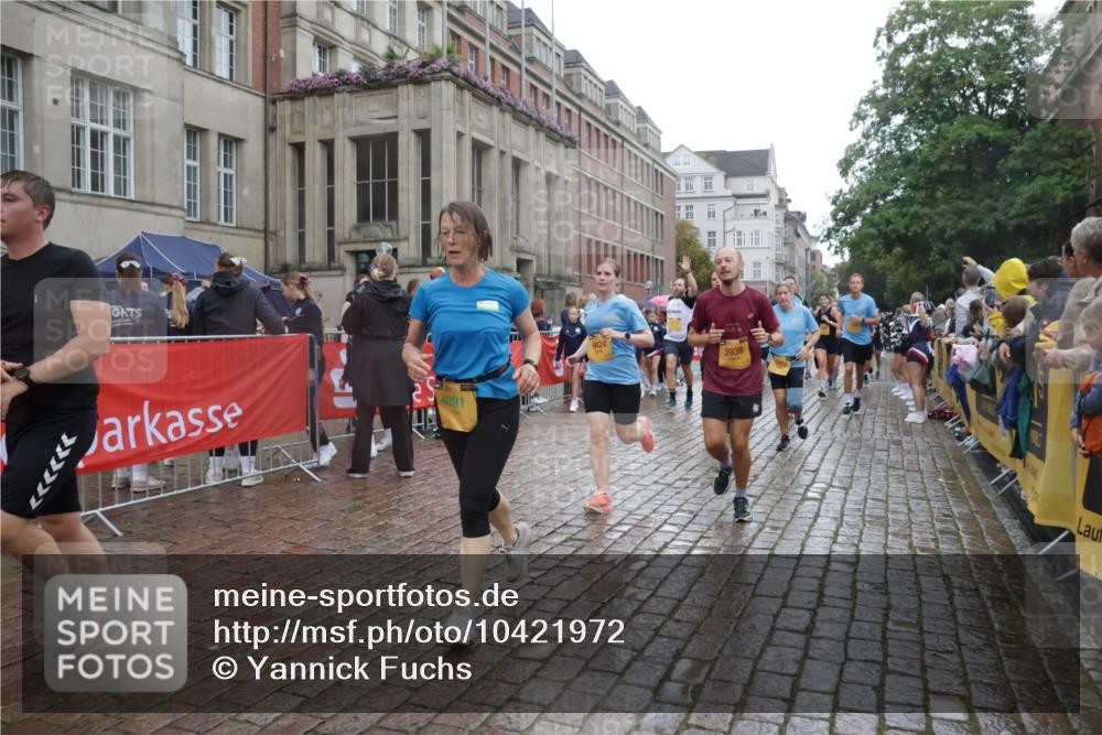 13.09.2026 - Kiel Lauf Yannick Fuchs http://msf.ph/oto/10421972 13.09.2026 10:55:16 Ziel 185, 313, 1459, 1851, 1973, 2330, 2331, 2738, 3429, 3645, 3903, 4403, 4678, 4898, 5104, 5485, 5645, 5834, 6490, 6498, 6501, 6800, 6991, 7118, 7450, 7566, 8714, 8791, 8845, 9131, 10032, 10061, 10354, 10571, 10936, 11325, 11358, 11751, 12176, 12610, 396, 454, 459, 575, 796, 1063, 1232, 1619, 1659, 1815, 1940, 1973, 2198, 2339, 2357, 2548, 2554, 2747, 2813, 3084, 3162, 3511, 3699, 3939, 3950, 4091, 4369, 4370, 4625, 4652, 4665, 4772, 4902, 6193, 6583, 7722, 8121, 34 meine-sportfotos.de