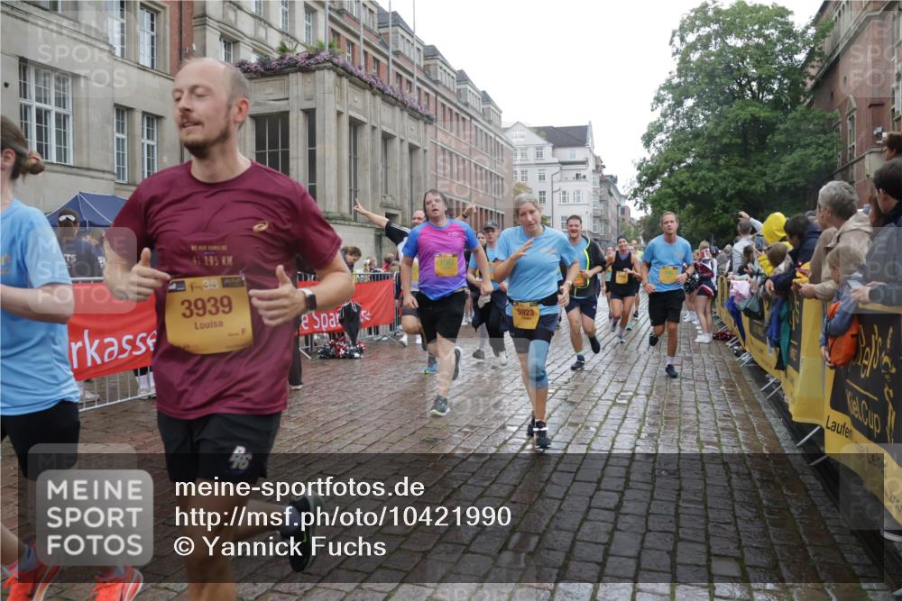 13.09.2026 - Kiel Lauf Yannick Fuchs http://msf.ph/oto/10421990 13.09.2026 10:55:17 Ziel 185, 313, 1459, 1851, 2330, 2331, 2738, 3379, 3429, 3645, 3903, 4403, 4678, 4898, 5104, 5485, 5645, 5834, 6490, 6498, 6501, 6800, 6991, 7118, 7450, 7566, 8714, 8791, 8845, 9131, 9858, 10061, 10354, 10571, 10936, 11325, 11358, 11751, 12176, 12610, 396, 454, 459, 575, 796, 1063, 1232, 1619, 1659, 1815, 1940, 1973, 2198, 2339, 2357, 2548, 2554, 2747, 2813, 3084, 3162, 3511, 3699, 3939, 3950, 4091, 4369, 4370, 4625, 4652, 4665, 4772, 4902, 6193, 6498, 6501, 6583, 7722, 8121, 34 meine-sportfotos.de