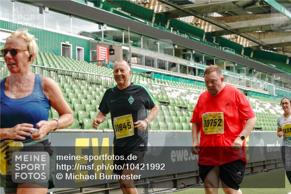 13.09.2026 - 21. swb-Marathon Bremen Michael Burmester http://msf.ph/oto/10421992 13.09.2026 10:45:23 Laufen im Stadion 10137, 10176, 10191, 10192, 10194, 10202, 10242, 10295, 10344, 10430, 10472, 10524, 10568, 10600, 10629, 10651, 10679, 10713, 10756, 10779, 10979, 10997, 10999, 11081, 11181, 11200, 11233, 11244, 11307, 11309, 11355, 11367, 11385, 11408, 11495, 11574, 11629, 11709, 11808, 11821, 11932, 11943, 12057, 12089, 12151, 12153, 12177, 12178, 12224, 12226, 12285, 12311, 12321, 12334, 12374, 12462, 12539, 10148, 10303, 10330 meine-sportfotos.de