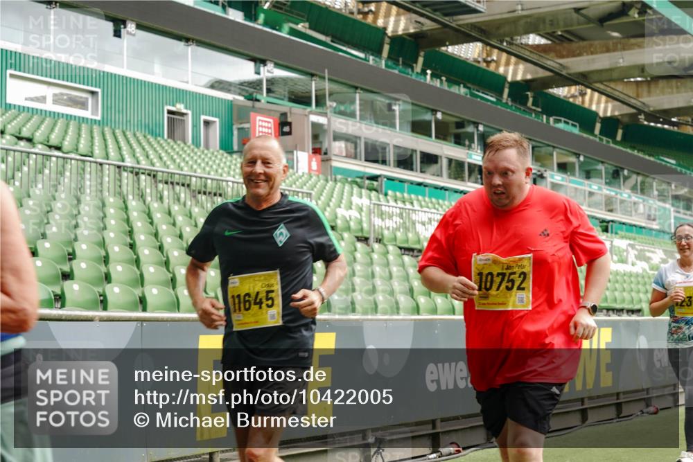 13.09.2026 - 21. swb-Marathon Bremen Michael Burmester http://msf.ph/oto/10422005 13.09.2026 10:45:23 Laufen im Stadion 10137, 10176, 10191, 10192, 10194, 10202, 10242, 10295, 10344, 10430, 10472, 10524, 10568, 10600, 10629, 10651, 10679, 10713, 10756, 10779, 10979, 10997, 10999, 11081, 11181, 11200, 11233, 11244, 11307, 11309, 11355, 11367, 11385, 11408, 11495, 11574, 11629, 11709, 11808, 11821, 11932, 11943, 12057, 12089, 12151, 12153, 12177, 12178, 12224, 12226, 12285, 12311, 12321, 12334, 12374, 12462, 12539, 10148, 10303, 10330 meine-sportfotos.de
