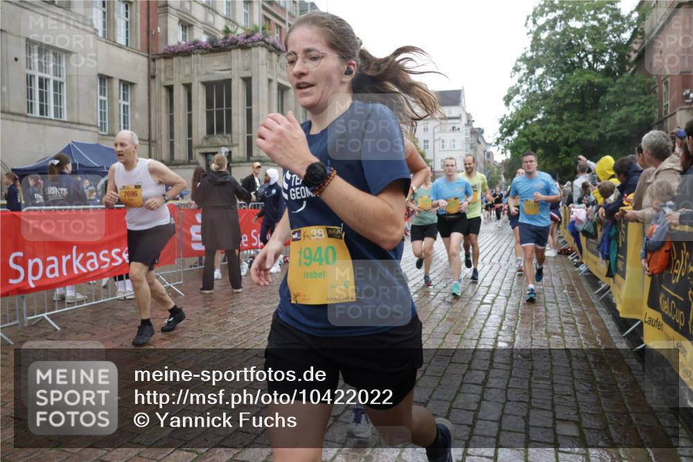 13.09.2026 - Kiel Lauf Yannick Fuchs http://msf.ph/oto/10422022 13.09.2026 10:55:20 Ziel 185, 313, 428, 1841, 1851, 2330, 2331, 2738, 3379, 3429, 3645, 3903, 4403, 4678, 4898, 5485, 5834, 6490, 6800, 6991, 7118, 7450, 7566, 8791, 8845, 9131, 9858, 10061, 10354, 10936, 11325, 11358, 11751, 12610, 396, 454, 459, 575, 796, 1232, 1459, 1619, 1659, 1815, 1940, 1973, 2198, 2339, 2357, 2548, 2554, 2738, 2747, 2813, 3084, 3162, 3511, 3699, 3903, 3950, 4369, 4370, 4625, 4652, 4665, 4898, 4902, 5104, 5645, 6193, 6490, 6498, 6501, 6583, 6991, 7722, 8121, 34, 396, 1619 meine-sportfotos.de