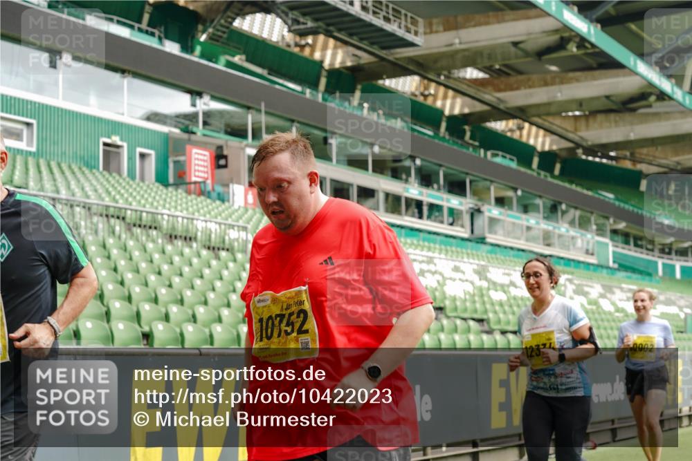 13.09.2026 - 21. swb-Marathon Bremen Michael Burmester http://msf.ph/oto/10422023 13.09.2026 10:45:23 Laufen im Stadion 10137, 10176, 10191, 10192, 10194, 10202, 10242, 10295, 10344, 10430, 10472, 10524, 10568, 10600, 10629, 10651, 10679, 10713, 10756, 10779, 10979, 10997, 10999, 11081, 11181, 11200, 11233, 11244, 11307, 11309, 11355, 11367, 11385, 11408, 11495, 11574, 11629, 11709, 11808, 11821, 11932, 11943, 12057, 12089, 12151, 12153, 12177, 12178, 12224, 12226, 12285, 12311, 12321, 12334, 12374, 12462, 12539, 10148, 10303, 10330 meine-sportfotos.de