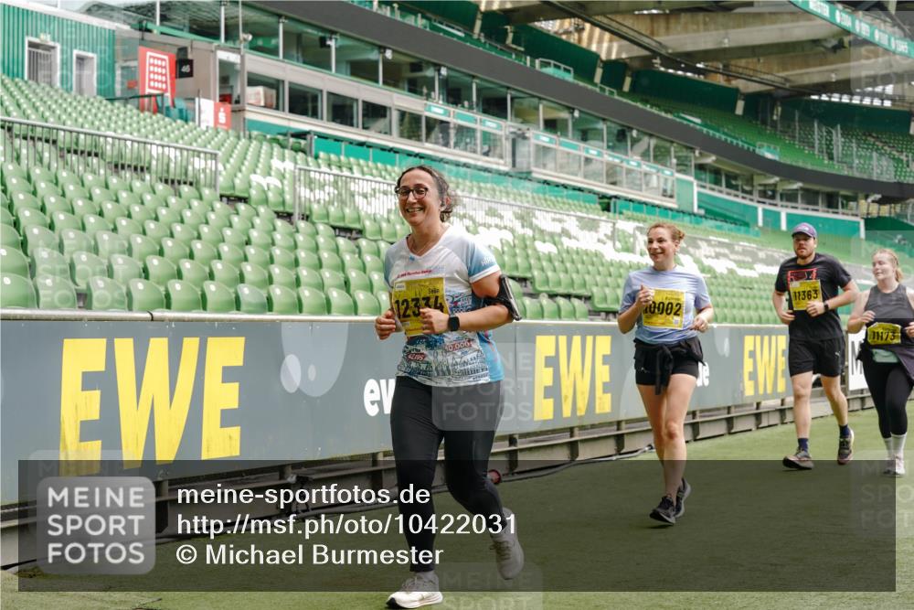 13.09.2026 - 21. swb-Marathon Bremen Michael Burmester http://msf.ph/oto/10422031 13.09.2026 10:45:24 Laufen im Stadion 10137, 10176, 10191, 10192, 10194, 10202, 10242, 10295, 10344, 10430, 10472, 10524, 10568, 10600, 10629, 10651, 10679, 10713, 10779, 10979, 10997, 10999, 11050, 11081, 11181, 11200, 11233, 11244, 11307, 11309, 11355, 11367, 11385, 11408, 11495, 11574, 11629, 11709, 11808, 11821, 11932, 11943, 12057, 12089, 12151, 12153, 12177, 12178, 12224, 12226, 12285, 12311, 12321, 12334, 12374, 12462, 12539, 10148, 10303, 10330 meine-sportfotos.de