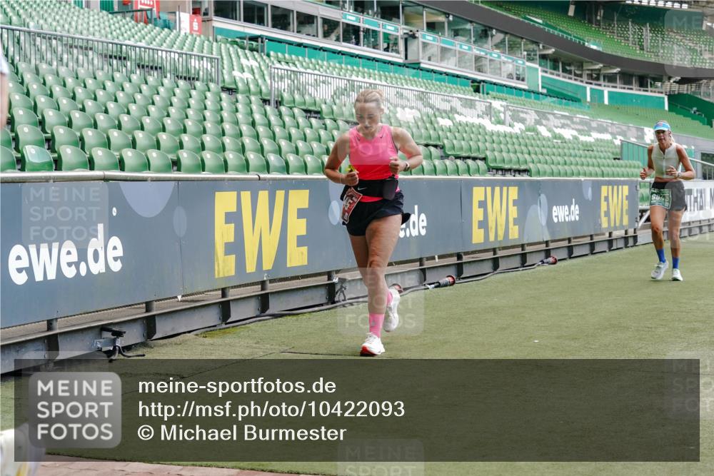 13.09.2026 - 21. swb-Marathon Bremen Michael Burmester http://msf.ph/oto/10422093 13.09.2026 12:59:47 Laufen im Stadion 135, 148, 191, 226, 232, 260, 342, 651, 745, 972, 1080, 1166, 1209, 1368, 1493, 1494, 1516, 1650, 1861, 1931, 1935, 1963, 2088, 2210, 2289, 2293, 2306, 2322, 2343, 2367, 2425, 2481, 2517, 2570, 2577, 2686, 2700, 2771, 2806, 2807, 2827, 2885, 2899, 2906, 2914, 2953, 2961, 2979, 3015, 3021, 3076, 3098, 3105, 3120, 3124, 3145, 3168, 3190, 3233, 3273, 3354, 3435, 3480, 3516, 3531, 3652, 3729, 3774, 3855, 3856, 3861, 3930, 3934, 205 meine-sportfotos.de