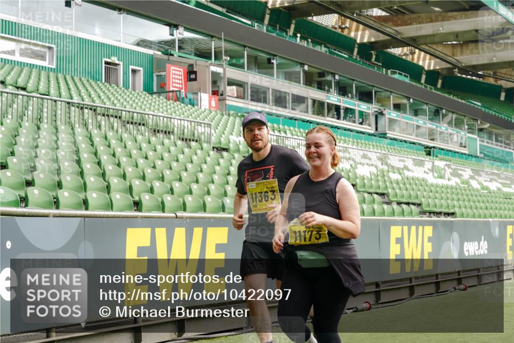 13.09.2026 - 21. swb-Marathon Bremen Michael Burmester http://msf.ph/oto/10422097 13.09.2026 10:45:27 Laufen im Stadion 10137, 10176, 10191, 10192, 10194, 10202, 10242, 10295, 10344, 10430, 10472, 10524, 10568, 10600, 10629, 10651, 10679, 10713, 10979, 10999, 11050, 11081, 11181, 11200, 11233, 11244, 11307, 11309, 11355, 11367, 11385, 11408, 11495, 11574, 11629, 11709, 11760, 11808, 11821, 11932, 11943, 12057, 12089, 12151, 12153, 12177, 12178, 12224, 12226, 12285, 12311, 12321, 12334, 12374, 12462, 12539, 10148, 10303, 10330, 10361, 10362 meine-sportfotos.de