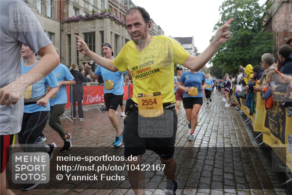 13.09.2026 - Kiel Lauf Yannick Fuchs http://msf.ph/oto/10422167 13.09.2026 10:55:33 Ziel 34, 428, 1841, 1885, 2190, 3105, 3539, 4519, 4594, 5544, 5572, 5822, 5903, 6753, 6880, 6922, 7148, 7568, 7966, 8330, 8765, 8772, 9014, 9651, 9653, 10597, 10722, 11621, 11946, 11952, 12500, 185, 313, 428, 575, 1232, 1459, 1815, 1851, 1973, 2198, 2330, 2331, 2339, 2548, 2554, 2738, 2813, 3084, 3379, 3429, 3645, 3699, 3903, 4403, 4625, 4652, 4665, 4678, 4898, 4902, 5104, 5485, 5645, 5834, 6193, 6490, 6498, 6501, 6583, 6800, 6991, 7118, 7450, 7566, 7722, 8121, 8791, 9858 meine-sportfotos.de