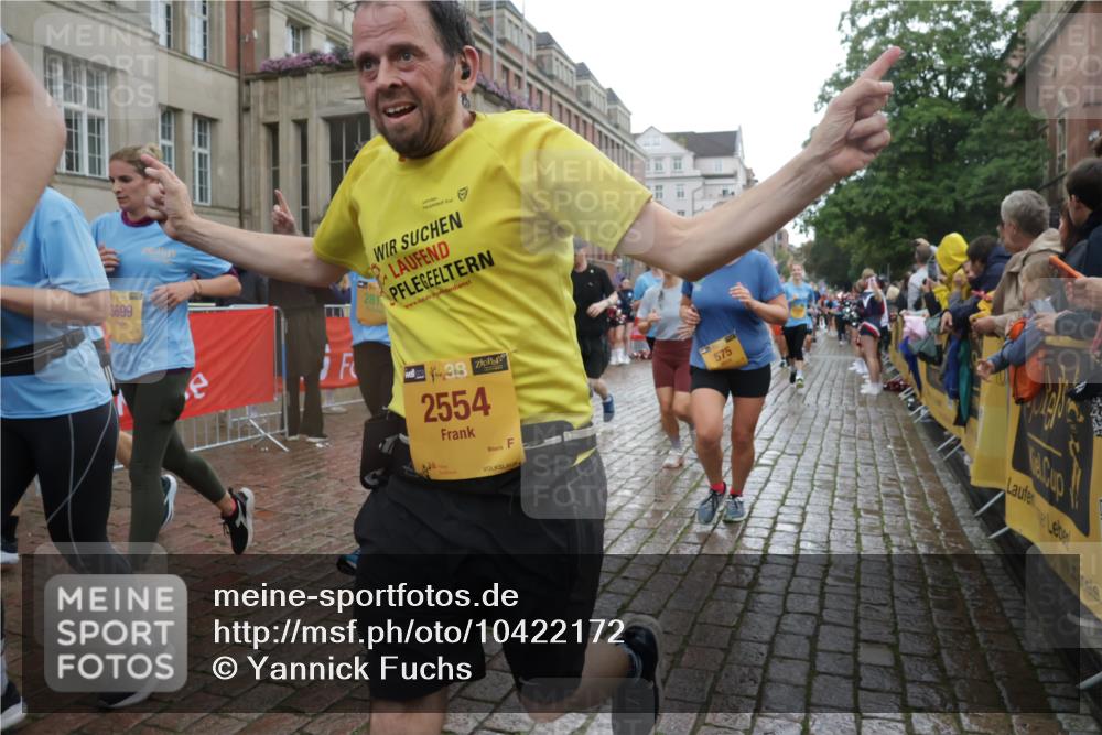 13.09.2026 - Kiel Lauf Yannick Fuchs http://msf.ph/oto/10422172 13.09.2026 10:55:33 Ziel 34, 428, 1841, 1885, 2190, 3105, 3539, 4519, 4594, 5544, 5572, 5822, 5903, 6753, 6880, 6922, 7148, 7568, 7966, 8330, 8765, 8772, 9014, 9651, 9653, 10597, 10722, 11621, 11946, 11952, 12500, 185, 313, 428, 575, 1232, 1459, 1815, 1851, 1973, 2198, 2330, 2331, 2339, 2548, 2554, 2738, 2813, 3084, 3379, 3429, 3645, 3699, 3903, 4403, 4625, 4652, 4665, 4678, 4898, 4902, 5104, 5485, 5645, 5834, 6193, 6490, 6498, 6501, 6583, 6800, 6991, 7118, 7450, 7566, 7722, 8121, 8791, 9858 meine-sportfotos.de