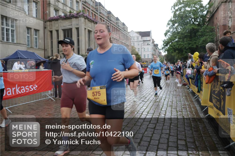 13.09.2026 - Kiel Lauf Yannick Fuchs http://msf.ph/oto/10422190 13.09.2026 10:55:35 Ziel 34, 1885, 2190, 2208, 3105, 3539, 4519, 4594, 5544, 5572, 5822, 5903, 6753, 6880, 6922, 7148, 7568, 7966, 8330, 8346, 8632, 8765, 8772, 9014, 9651, 9653, 10597, 10722, 11621, 11946, 11952, 12500, 185, 313, 428, 575, 1232, 1459, 1815, 1841, 1851, 1973, 2330, 2331, 2339, 2548, 2738, 2813, 3084, 3379, 3429, 3645, 3903, 4403, 4678, 4898, 5104, 5485, 5645, 5834, 6193, 6490, 6498, 6501, 6583, 6800, 6991, 7118, 7450, 7566, 7722, 8121, 8791, 9858, 2548 meine-sportfotos.de