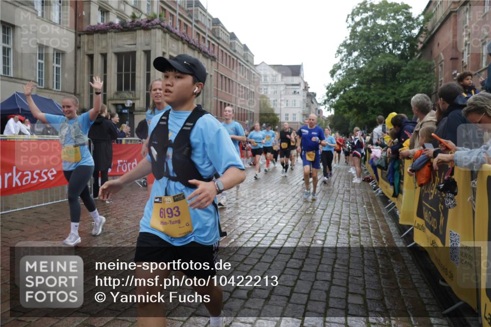 13.09.2026 - Kiel Lauf Yannick Fuchs http://msf.ph/oto/10422213 13.09.2026 10:55:38 Ziel 34, 1885, 1929, 2190, 2208, 3105, 3297, 3539, 4519, 4594, 5544, 5572, 5822, 6753, 6922, 7148, 7568, 8330, 8346, 8631, 8632, 8772, 9014, 9651, 9653, 10597, 10722, 11036, 11621, 11952, 12500, 185, 313, 428, 1459, 1815, 1841, 1851, 1973, 2330, 2331, 2339, 2738, 3084, 3379, 3429, 3645, 3903, 4403, 4678, 4898, 5104, 5485, 5572, 5645, 5834, 5903, 6193, 6490, 6498, 6501, 6583, 6800, 6880, 6991, 7118, 7148, 7450, 7566, 7966, 8765, 8772, 8791, 9858, 10597, 10722, 11946, 2548 meine-sportfotos.de
