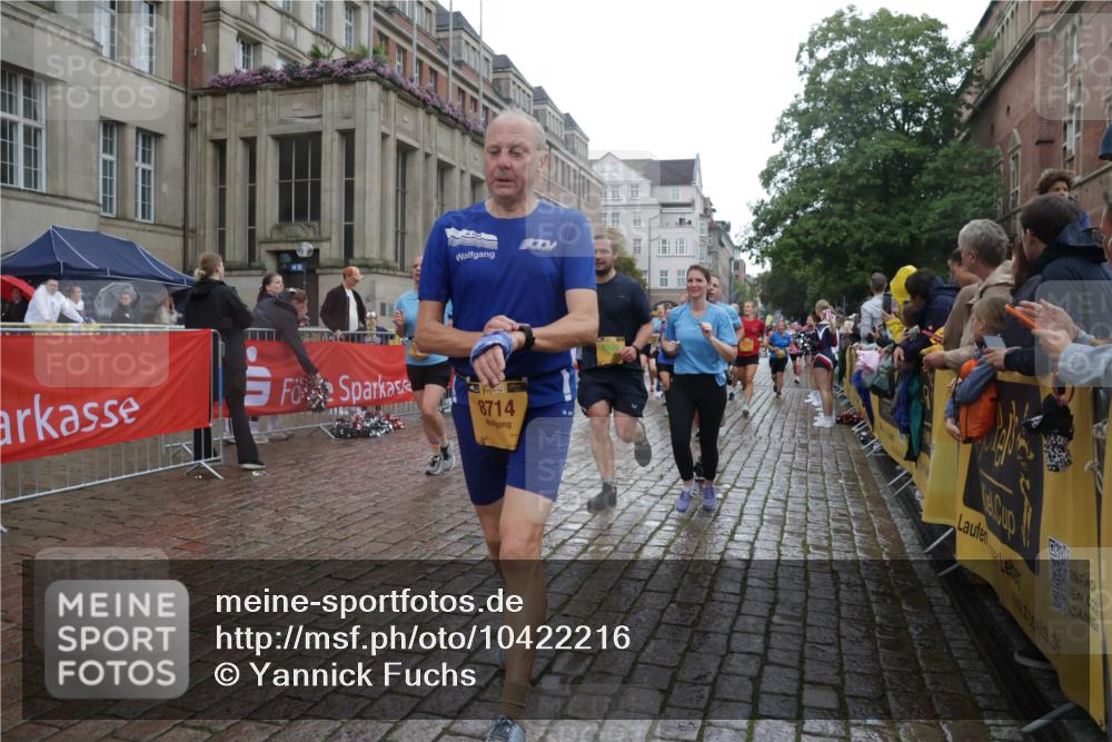 13.09.2026 - Kiel Lauf Yannick Fuchs http://msf.ph/oto/10422216 13.09.2026 10:55:40 Ziel 34, 566, 1673, 1885, 1929, 2190, 2208, 3105, 3297, 3539, 4519, 4594, 4747, 5544, 5822, 6753, 6922, 7568, 8330, 8346, 8631, 8632, 8722, 9014, 9651, 9653, 11036, 11621, 11952, 12500, 34, 185, 313, 428, 1459, 1815, 1841, 1851, 1973, 2330, 2331, 2738, 3379, 3429, 3645, 3903, 4403, 4678, 4898, 5104, 5485, 5544, 5572, 5645, 5834, 5903, 6490, 6498, 6501, 6800, 6880, 6991, 7118, 7148, 7450, 7566, 7966, 8765, 8772, 8791, 9858, 10597, 10722, 11946, 2548 meine-sportfotos.de