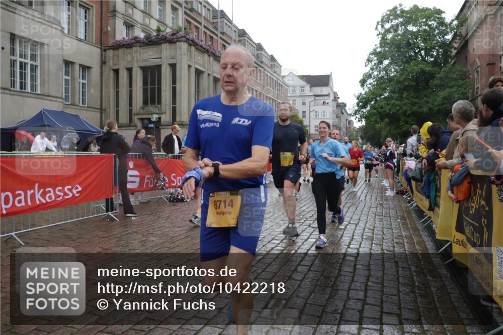 13.09.2026 - Kiel Lauf Yannick Fuchs http://msf.ph/oto/10422218 13.09.2026 10:55:41 Ziel 566, 1673, 1885, 1929, 2190, 2208, 2589, 3105, 3297, 3539, 4519, 4594, 4747, 5822, 6753, 6922, 7568, 7988, 8330, 8346, 8631, 8632, 8722, 9014, 9651, 9653, 11036, 11621, 11952, 12499, 12500, 34, 185, 313, 428, 1459, 1841, 1851, 1973, 2330, 2331, 2738, 3379, 3429, 3645, 3903, 4403, 4678, 4898, 5104, 5485, 5544, 5572, 5645, 5834, 5903, 6490, 6498, 6501, 6800, 6880, 6991, 7118, 7148, 7450, 7566, 7568, 7966, 8765, 8772, 8791, 9858, 10597, 10722, 11946, 12500, 2548 meine-sportfotos.de