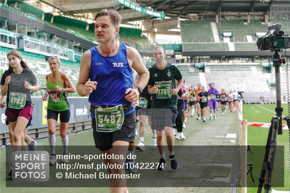 13.09.2026 - 21. swb-Marathon Bremen Michael Burmester http://msf.ph/oto/10422274 13.09.2026 13:22:42 Laufen im Stadion 128, 160, 211, 258, 343, 351, 423, 441, 533, 571, 601, 609, 708, 782, 851, 892, 1060, 1094, 1157, 1177, 1178, 1259, 1316, 1331, 1344, 1417, 1518, 1657, 1669, 1691, 1729, 1746, 1788, 1883, 2213, 2290, 2433, 2475, 2504, 2526, 2551, 2619, 2632, 2652, 2660, 2685, 2711, 2828, 2954, 2964, 2995, 3022, 3034, 3225, 3252, 3347, 3351, 3423, 3447, 3505, 3530, 3559, 3682, 3727, 3770, 3784, 3819, 4020, 4054, 4231, 4406, 4407, 4431, 4466, 4467, 4584, 1506 meine-sportfotos.de