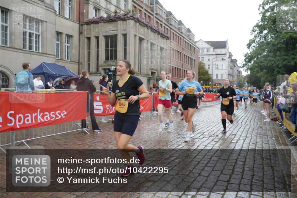 13.09.2026 - Kiel Lauf Yannick Fuchs http://msf.ph/oto/10422295 13.09.2026 10:55:50 Ziel 280, 566, 1264, 1673, 1929, 2264, 2589, 2798, 3297, 4556, 4747, 5034, 5279, 5752, 5772, 7988, 8346, 8631, 8632, 8722, 8733, 11036, 11196, 12327, 12499, 34, 313, 428, 1841, 1885, 2190, 2208, 2330, 2331, 3105, 3379, 3539, 3645, 4519, 4594, 5485, 5544, 5572, 5822, 5903, 6753, 6800, 6880, 6922, 7148, 7568, 7966, 8330, 8346, 8632, 8765, 8772, 9014, 9651, 9653, 9858, 10597, 10722, 11621, 11946, 11952, 12500, 574, 7483, 7118, 7566, 8845 meine-sportfotos.de