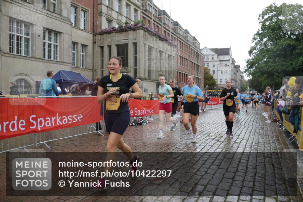 13.09.2026 - Kiel Lauf Yannick Fuchs http://msf.ph/oto/10422297 13.09.2026 10:55:51 Ziel 280, 566, 1264, 1673, 1929, 2264, 2589, 2798, 3297, 4556, 4747, 5034, 5279, 5752, 5772, 7707, 7851, 7988, 8631, 8722, 8733, 11036, 11196, 12327, 12499, 12579, 34, 313, 428, 1841, 1885, 2190, 2208, 2330, 2331, 3105, 3297, 3379, 3539, 3645, 4519, 4594, 5485, 5544, 5572, 5822, 5903, 6753, 6800, 6880, 6922, 7148, 7568, 7966, 8330, 8346, 8632, 8765, 8772, 9014, 9651, 9653, 9858, 10597, 10722, 11621, 11946, 11952, 12500, 574, 778, 7483, 7118, 7566, 8845 meine-sportfotos.de