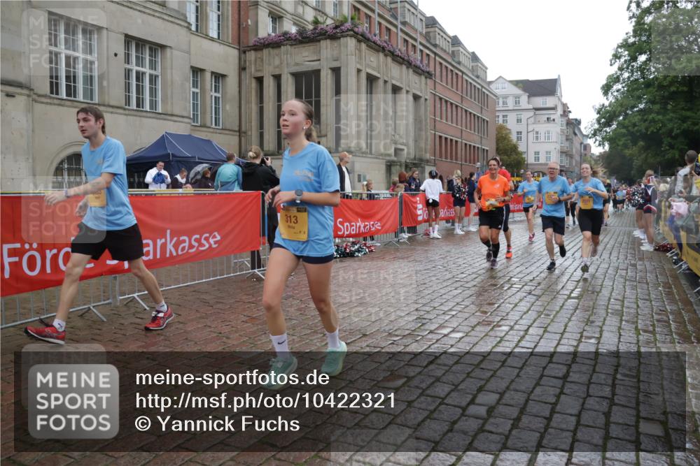 13.09.2026 - Kiel Lauf Yannick Fuchs http://msf.ph/oto/10422321 13.09.2026 10:55:54 Ziel 280, 566, 1264, 1673, 2264, 2589, 2798, 4556, 4747, 5034, 5279, 5553, 5752, 5772, 6572, 7707, 7851, 7988, 8722, 8733, 8813, 9069, 11196, 12327, 12499, 12579, 34, 313, 428, 1673, 1841, 1885, 1929, 2190, 2208, 2330, 2331, 3105, 3297, 3379, 3539, 4519, 4594, 5485, 5544, 5572, 5822, 5903, 6753, 6880, 6922, 7148, 7568, 7966, 8330, 8346, 8631, 8632, 8722, 8765, 8772, 9014, 9651, 9653, 9858, 10597, 10722, 11036, 11621, 11946, 11952, 12500, 574, 778, 7483, 7118, 7566, 8845 meine-sportfotos.de
