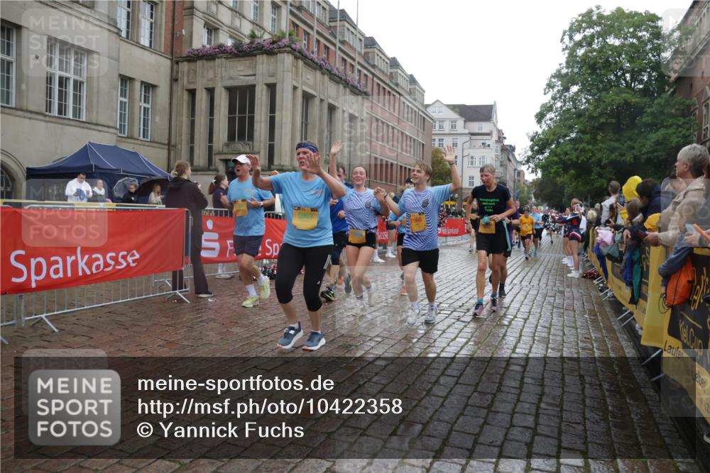 13.09.2026 - Kiel Lauf Yannick Fuchs http://msf.ph/oto/10422358 13.09.2026 10:56:00 Ziel 350, 429, 712, 774, 775, 2264, 2564, 2798, 4556, 5009, 5279, 5553, 5752, 5772, 6572, 7707, 7851, 7995, 8073, 8158, 8733, 8813, 8910, 9069, 12316, 12579, 34, 280, 566, 1264, 1673, 1885, 1929, 2190, 2208, 2264, 2589, 3105, 3297, 3539, 4519, 4594, 4747, 5034, 5544, 5572, 5752, 5822, 5903, 6753, 6880, 6922, 7148, 7568, 7966, 7988, 8330, 8346, 8631, 8632, 8722, 8765, 8772, 9014, 9651, 9653, 10597, 10722, 11036, 11196, 11621, 11946, 11952, 12327, 12499, 12500, 574, 778, 7483 meine-sportfotos.de