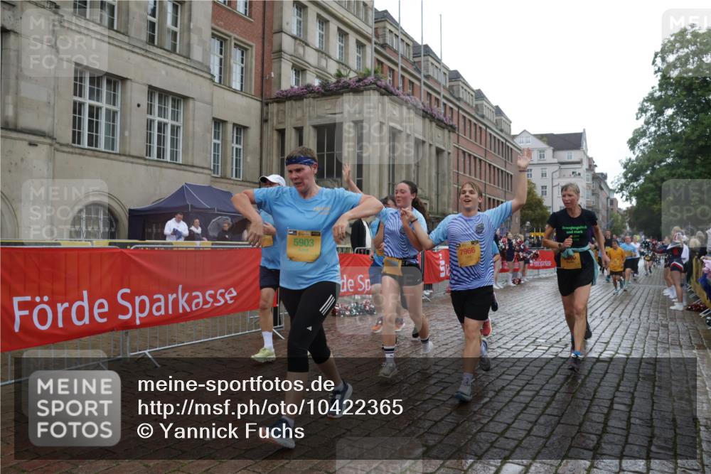 13.09.2026 - Kiel Lauf Yannick Fuchs http://msf.ph/oto/10422365 13.09.2026 10:56:00 Ziel 350, 429, 712, 774, 775, 2264, 2564, 2798, 4556, 5009, 5279, 5553, 5752, 5772, 6572, 7707, 7851, 7995, 8073, 8158, 8733, 8813, 8910, 9069, 12316, 12579, 34, 280, 566, 1264, 1673, 1885, 1929, 2190, 2208, 2264, 2589, 3105, 3297, 3539, 4519, 4594, 4747, 5034, 5544, 5572, 5752, 5822, 5903, 6753, 6880, 6922, 7148, 7568, 7966, 7988, 8330, 8346, 8631, 8632, 8722, 8765, 8772, 9014, 9651, 9653, 10597, 10722, 11036, 11196, 11621, 11946, 11952, 12327, 12499, 12500, 574, 778, 7483 meine-sportfotos.de