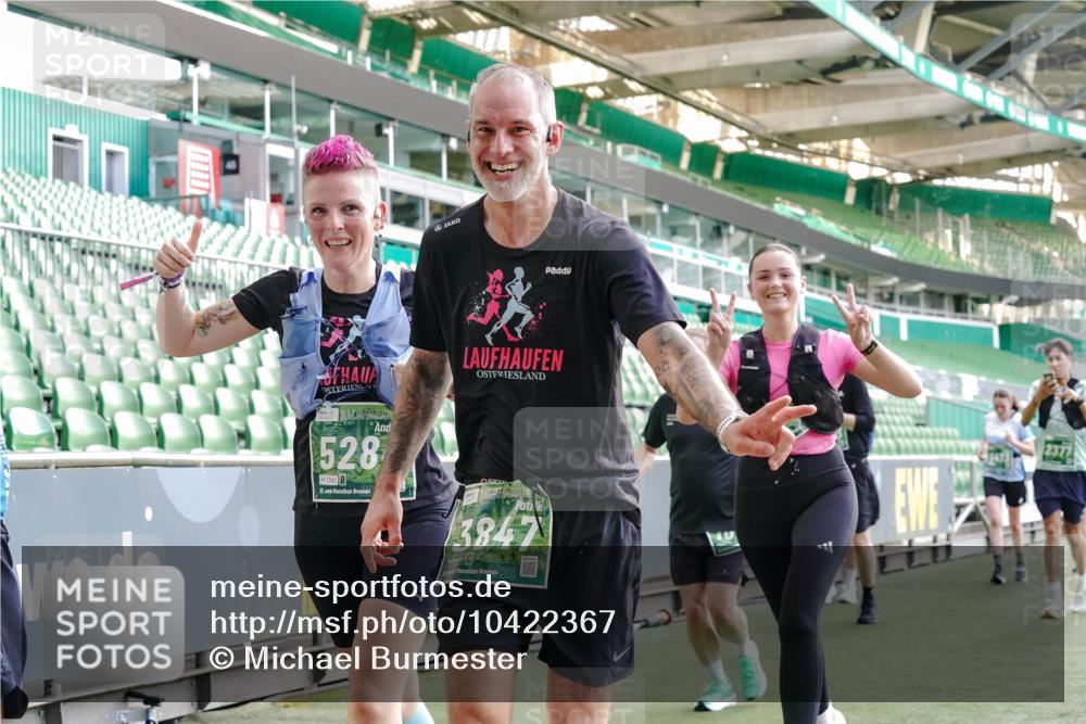13.09.2026 - 21. swb-Marathon Bremen Michael Burmester http://msf.ph/oto/10422367 13.09.2026 13:22:45 Laufen im Stadion 128, 160, 211, 258, 343, 351, 423, 441, 533, 571, 601, 609, 708, 851, 892, 1060, 1094, 1157, 1177, 1178, 1259, 1331, 1344, 1417, 1518, 1657, 1669, 1691, 1729, 1746, 1788, 1883, 2213, 2290, 2433, 2475, 2504, 2526, 2551, 2619, 2632, 2652, 2660, 2685, 2711, 2828, 2954, 2964, 2995, 3022, 3034, 3225, 3252, 3292, 3347, 3351, 3423, 3447, 3505, 3530, 3559, 3682, 3727, 3770, 3784, 3819, 4020, 4054, 4231, 4406, 4407, 4431, 4466, 4467, 4584, 1506 meine-sportfotos.de