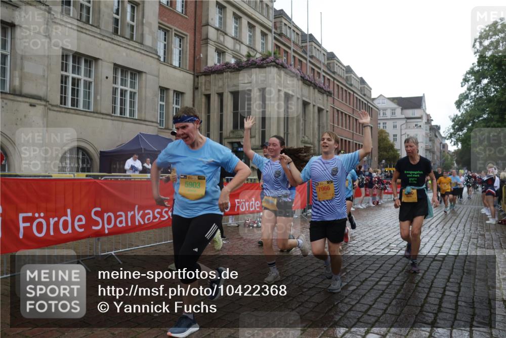 13.09.2026 - Kiel Lauf Yannick Fuchs http://msf.ph/oto/10422368 13.09.2026 10:56:00 Ziel 350, 429, 712, 774, 775, 2264, 2564, 2798, 4556, 5009, 5279, 5553, 5752, 5772, 6572, 7707, 7851, 7995, 8073, 8158, 8733, 8813, 8910, 9069, 12316, 12579, 34, 280, 566, 1264, 1673, 1885, 1929, 2190, 2208, 2264, 2589, 3105, 3297, 3539, 4519, 4594, 4747, 5034, 5544, 5572, 5752, 5822, 5903, 6753, 6880, 6922, 7148, 7568, 7966, 7988, 8330, 8346, 8631, 8632, 8722, 8765, 8772, 9014, 9651, 9653, 10597, 10722, 11036, 11196, 11621, 11946, 11952, 12327, 12499, 12500, 574, 778, 7483 meine-sportfotos.de