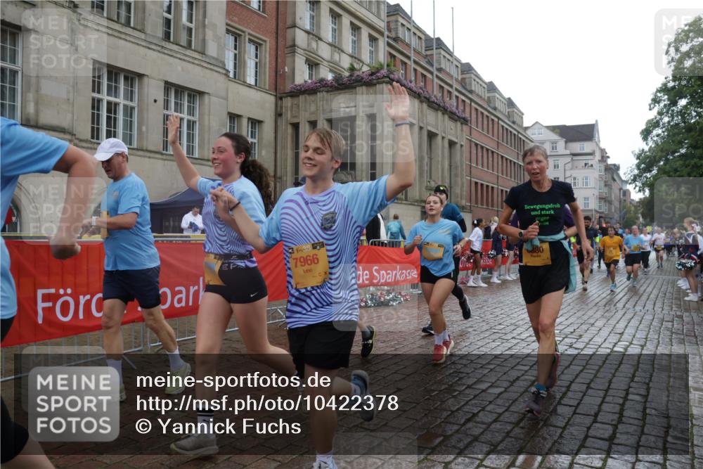 13.09.2026 - Kiel Lauf Yannick Fuchs http://msf.ph/oto/10422378 13.09.2026 10:56:01 Ziel 350, 429, 712, 774, 775, 2564, 2798, 4556, 5009, 5279, 5553, 5772, 6572, 7483, 7707, 7851, 7995, 8073, 8158, 8733, 8813, 8910, 9069, 12316, 12579, 34, 280, 566, 1264, 1673, 1885, 1929, 2190, 2208, 2264, 2589, 3105, 3297, 3539, 4519, 4594, 4747, 5034, 5279, 5544, 5572, 5752, 5772, 5822, 5903, 6753, 6880, 6922, 7148, 7568, 7966, 7988, 8330, 8346, 8631, 8632, 8722, 8765, 8772, 9014, 9651, 9653, 10597, 10722, 11036, 11196, 11621, 11946, 11952, 12327, 12499, 12500, 574, 778 meine-sportfotos.de