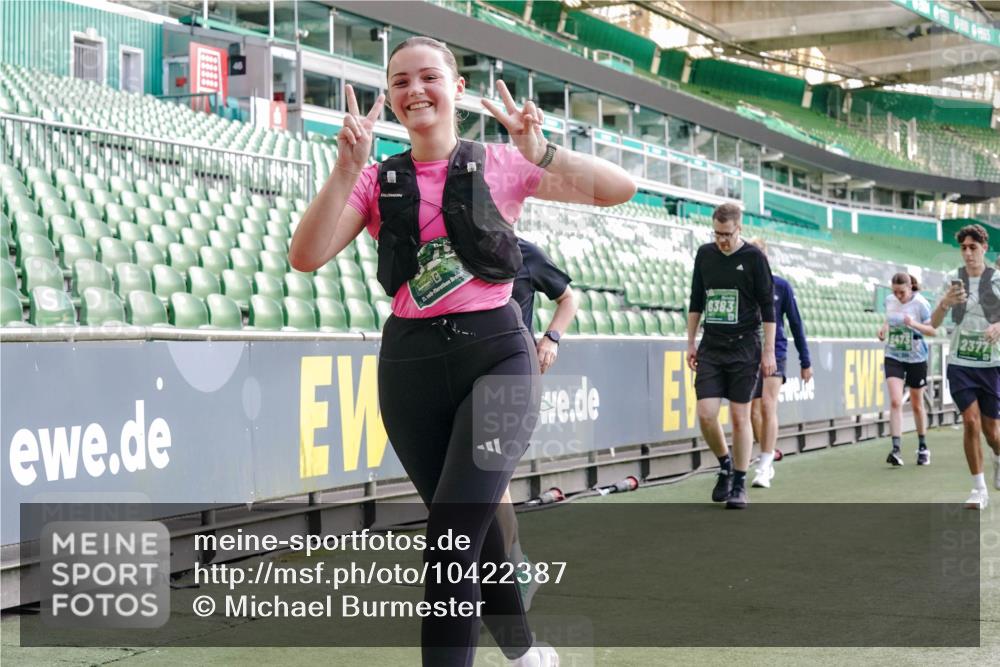 13.09.2026 - 21. swb-Marathon Bremen Michael Burmester http://msf.ph/oto/10422387 13.09.2026 13:22:46 Laufen im Stadion 128, 160, 211, 258, 343, 351, 423, 434, 441, 533, 571, 601, 609, 708, 851, 892, 1060, 1094, 1157, 1177, 1178, 1259, 1331, 1344, 1417, 1518, 1657, 1669, 1691, 1729, 1746, 1788, 1883, 2213, 2290, 2433, 2475, 2504, 2526, 2551, 2619, 2632, 2652, 2660, 2685, 2711, 2828, 2954, 2964, 2995, 3022, 3034, 3225, 3252, 3292, 3347, 3351, 3423, 3447, 3505, 3530, 3559, 3682, 3727, 3770, 3784, 3819, 4020, 4054, 4231, 4406, 4407, 4431, 4466, 4467, 4584, 1506 meine-sportfotos.de