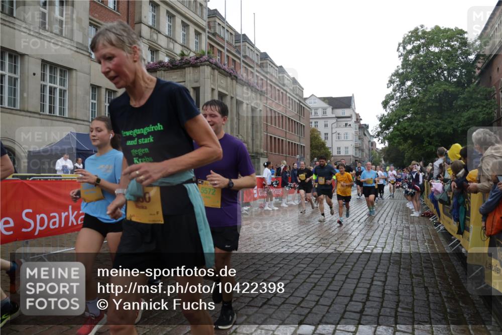 13.09.2026 - Kiel Lauf Yannick Fuchs http://msf.ph/oto/10422398 13.09.2026 10:56:02 Ziel 350, 429, 574, 712, 774, 775, 1208, 2564, 2798, 4556, 5009, 5553, 6572, 7483, 7707, 7851, 7995, 8073, 8158, 8733, 8813, 8910, 9069, 12316, 12579, 12603, 34, 280, 566, 1264, 1673, 1885, 1929, 2190, 2208, 2264, 2589, 3105, 3297, 3539, 4519, 4594, 4747, 5034, 5279, 5544, 5572, 5752, 5772, 5822, 6753, 6880, 6922, 7148, 7568, 7966, 7988, 8330, 8346, 8631, 8632, 8722, 8733, 8765, 8772, 9014, 9651, 9653, 10597, 10722, 11036, 11196, 11621, 11946, 11952, 12327, 12499, 12500, 778, 34 meine-sportfotos.de
