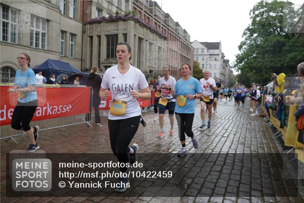 13.09.2026 - Kiel Lauf Yannick Fuchs http://msf.ph/oto/10422459 13.09.2026 10:56:08 Ziel 350, 429, 574, 712, 774, 775, 778, 1208, 2564, 2829, 3541, 5009, 6572, 6605, 7292, 7483, 7995, 8054, 8073, 8158, 8910, 9069, 10421, 10433, 10750, 10774, 10795, 12043, 12171, 12316, 12603, 280, 566, 1264, 1673, 1885, 1929, 2190, 2208, 2264, 2589, 2798, 3105, 3297, 3539, 4556, 4594, 4747, 5034, 5279, 5553, 5752, 5772, 6753, 6922, 7707, 7851, 7988, 8330, 8346, 8631, 8632, 8722, 8733, 8813, 9069, 9651, 9653, 11036, 11196, 11621, 11952, 12327, 12499, 12579, 248, 34 meine-sportfotos.de