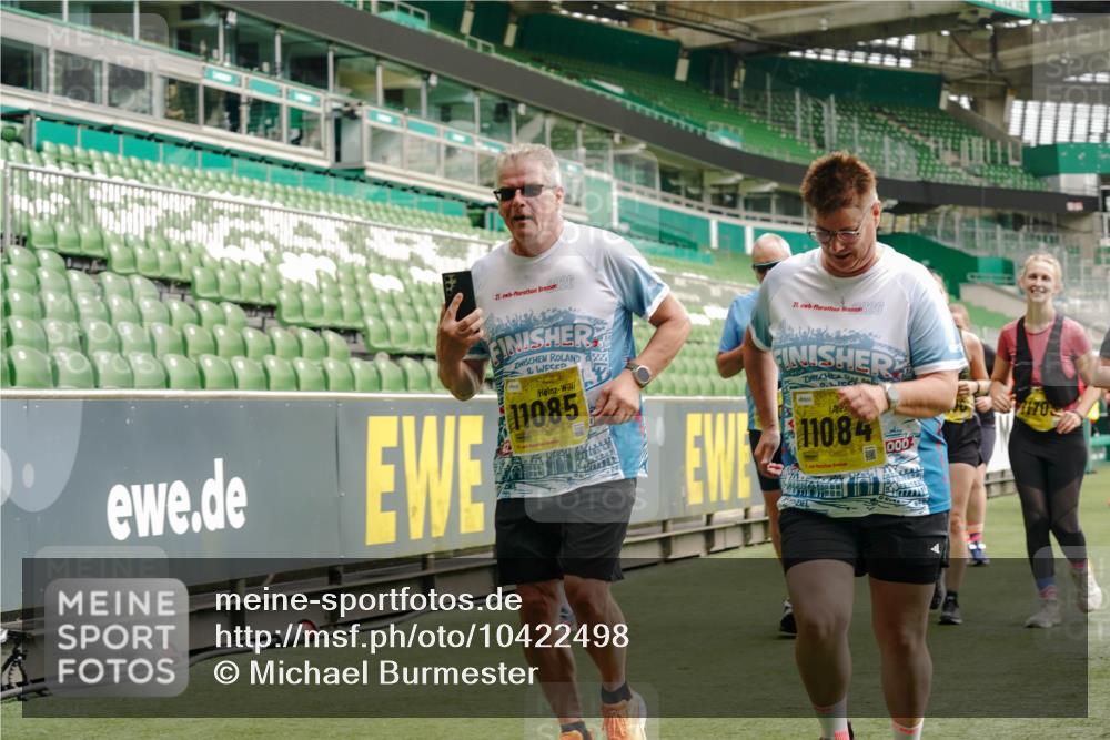 13.09.2026 - 21. swb-Marathon Bremen Michael Burmester http://msf.ph/oto/10422498 13.09.2026 10:45:50 Laufen im Stadion 10137, 10161, 10191, 10192, 10194, 10202, 10242, 10344, 10430, 10472, 10524, 10535, 10568, 10600, 10651, 10679, 10713, 10895, 10979, 11050, 11081, 11181, 11200, 11244, 11296, 11309, 11367, 11457, 11495, 11529, 11530, 11546, 11574, 11629, 11675, 11709, 11760, 11808, 11821, 11932, 11943, 12057, 12089, 12151, 12153, 12177, 12178, 12211, 12224, 12226, 12285, 12311, 12316, 12317, 12321, 12334, 12374, 12422, 12462, 12539, 10002, 10148, 10303, 10330, 10361, 10362 meine-sportfotos.de