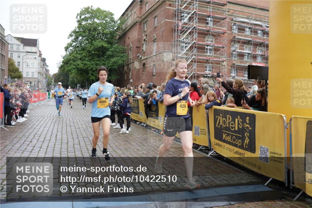 13.09.2026 - Kiel Lauf Yannick Fuchs http://msf.ph/oto/10422510 13.09.2026 09:43:26 Ziel 40, 255, 401, 623, 1857, 4256, 6377, 7099, 7857, 8066, 10189, 10300, 12575, 1040, 1213, 1508, 3041, 3849, 3850, 5530, 5929, 7099, 7532, 7874, 8191, 8808, 9311, 9354, 9629, 9933, 10047, 10118, 11753, 12259, 12678, 1049, 1833, 4171, 5964, 7773, 7905, 8770, 8834, 9323, 9934, 10460, 11246, 12101, 12164, 762, 3827, 3849, 4322, 7874, 8870, 9311, 9629, 11721, 12678 meine-sportfotos.de