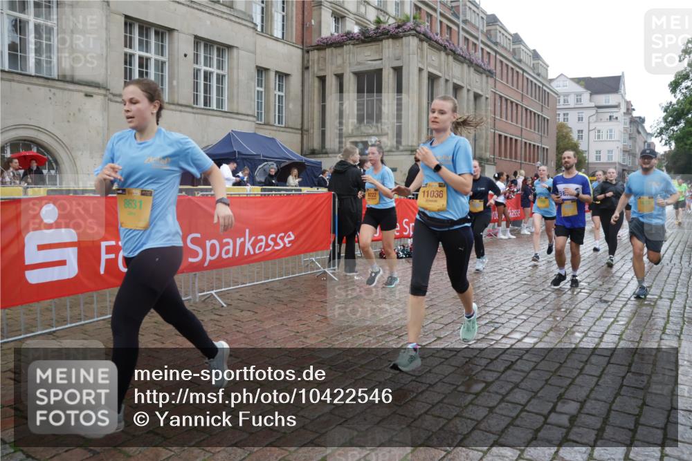 13.09.2026 - Kiel Lauf Yannick Fuchs http://msf.ph/oto/10422546 13.09.2026 10:56:17 Ziel 574, 778, 1208, 1618, 2075, 2454, 2829, 3267, 3541, 4806, 5067, 5682, 5683, 6530, 6605, 6884, 7292, 8054, 9210, 10264, 10421, 10433, 10570, 10750, 10774, 10795, 12043, 12171, 12603, 280, 350, 429, 566, 574, 712, 774, 775, 1208, 1264, 1673, 1929, 2264, 2564, 2589, 2798, 4556, 4747, 5009, 5034, 5279, 5553, 5752, 5772, 6572, 7483, 7707, 7851, 7988, 7995, 8073, 8158, 8631, 8722, 8733, 8813, 8910, 9069, 11036, 11196, 12316, 12327, 12499, 12579, 248, 1504 meine-sportfotos.de