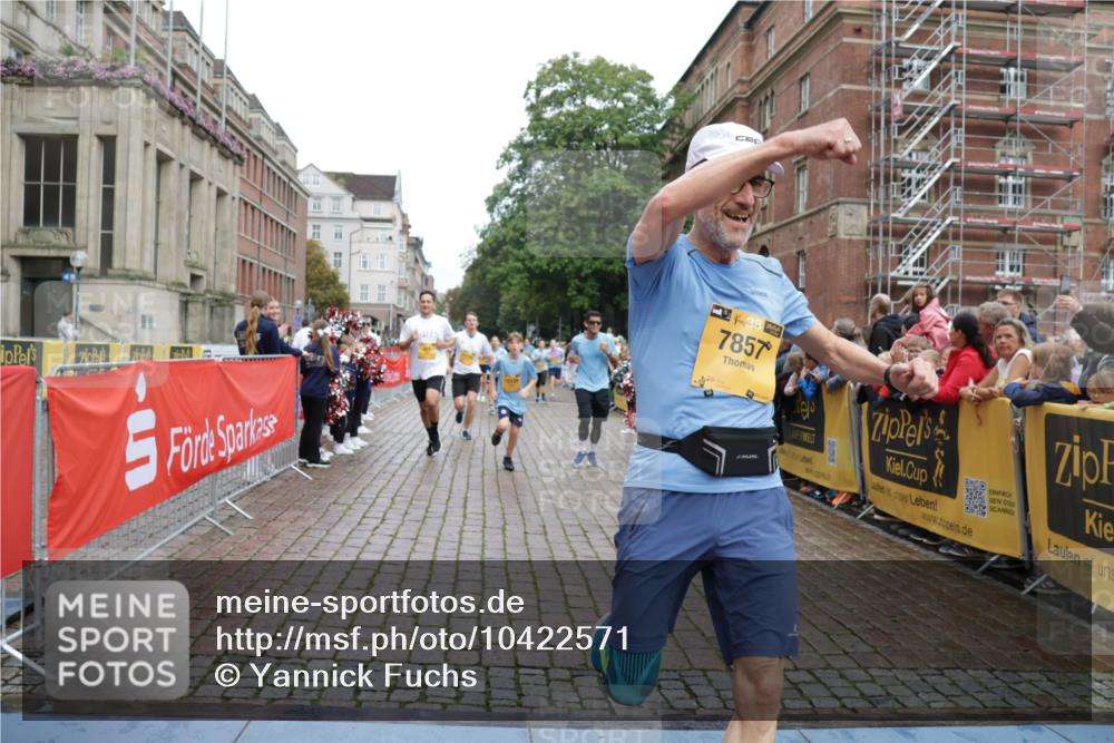 13.09.2026 - Kiel Lauf Yannick Fuchs http://msf.ph/oto/10422571 13.09.2026 09:43:29 Ziel 40, 401, 1049, 1857, 4171, 4256, 6377, 7773, 7857, 7905, 8066, 8770, 8834, 10189, 10300, 11246, 12101, 12575, 255, 623, 1040, 1213, 1508, 3041, 3850, 5530, 5929, 7099, 7532, 7874, 8191, 8808, 9354, 9933, 10047, 10118, 11753, 12259, 654, 1833, 4522, 5964, 9323, 9934, 10460, 12164, 1213, 3827, 3849, 7874, 8191, 8870, 9311, 9629, 11721, 12678 meine-sportfotos.de