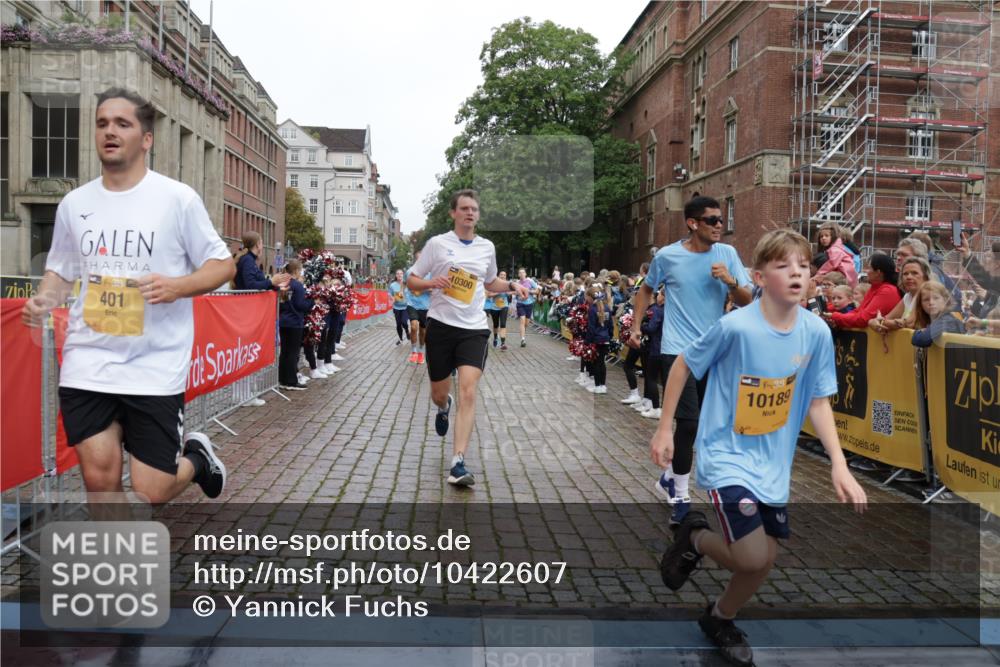 13.09.2026 - Kiel Lauf Yannick Fuchs http://msf.ph/oto/10422607 13.09.2026 09:43:31 Ziel 40, 401, 1049, 1857, 4171, 4256, 7773, 7857, 7905, 8066, 8770, 8834, 10189, 10300, 11246, 12101, 12575, 255, 623, 1040, 1508, 3041, 3850, 5530, 5929, 6377, 7099, 7532, 8191, 8808, 9354, 9933, 10047, 10118, 11753, 12259, 654, 1833, 4522, 5857, 5964, 7510, 7948, 9323, 9934, 10460, 12164, 1213, 3849, 7874, 8191, 8870, 9311, 9629, 12678 meine-sportfotos.de