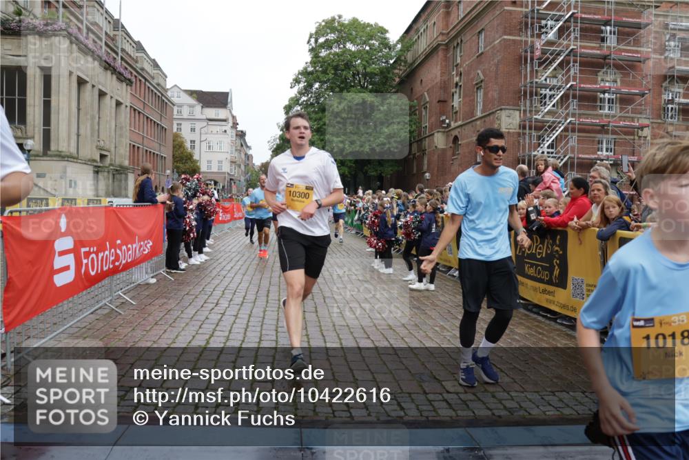 13.09.2026 - Kiel Lauf Yannick Fuchs http://msf.ph/oto/10422616 13.09.2026 09:43:32 Ziel 40, 401, 1049, 1833, 1857, 4171, 4256, 7773, 7857, 7905, 8066, 8770, 8834, 10189, 10300, 11246, 12101, 12575, 255, 623, 1040, 1508, 3041, 3850, 5530, 5929, 6377, 7099, 7532, 8191, 8808, 9354, 9933, 10047, 10118, 11753, 12259, 654, 4522, 5171, 5857, 5964, 7510, 7948, 9323, 9934, 10460, 10641, 12164, 1213, 3849, 5530, 7874, 8191, 9311, 9629, 12678 meine-sportfotos.de