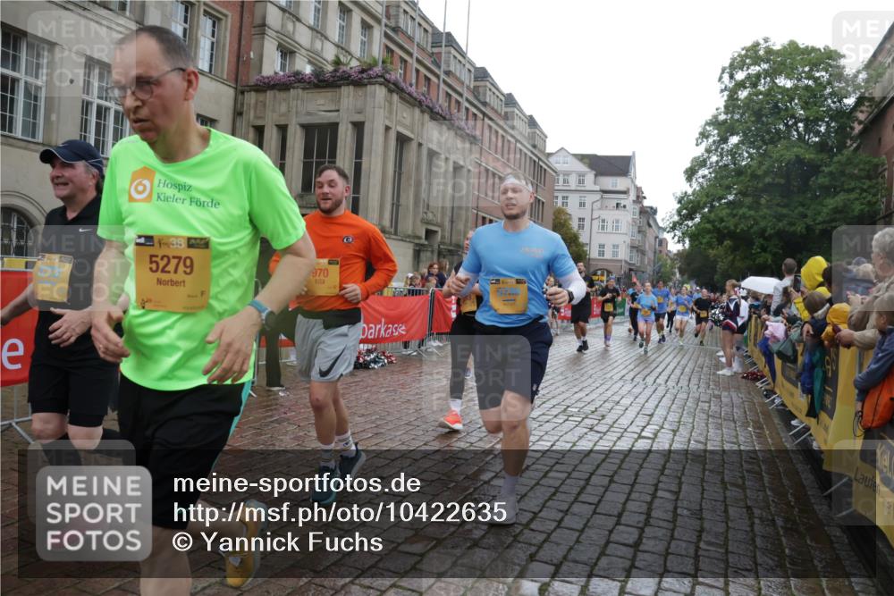 13.09.2026 - Kiel Lauf Yannick Fuchs http://msf.ph/oto/10422635 13.09.2026 10:56:25 Ziel 248, 476, 929, 1618, 2075, 2454, 2674, 2880, 3061, 4440, 4806, 5067, 5682, 5683, 6530, 6884, 8989, 8997, 10264, 10509, 10659, 12669, 12762, 350, 429, 574, 712, 774, 775, 778, 1208, 2264, 2564, 2798, 2829, 3267, 3541, 4556, 5009, 5279, 5553, 5752, 5772, 6572, 6605, 7292, 7483, 7707, 7851, 7995, 8054, 8073, 8158, 8733, 8813, 8910, 9069, 9210, 10421, 10433, 10570, 10750, 10774, 10795, 12316, 12579, 452, 1139, 1504 meine-sportfotos.de