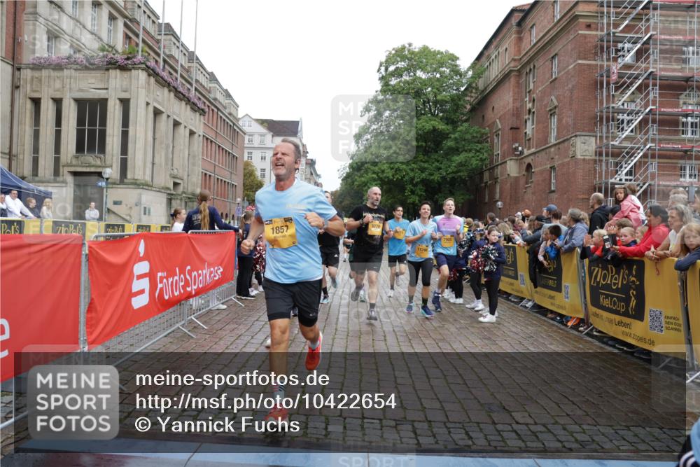 13.09.2026 - Kiel Lauf Yannick Fuchs http://msf.ph/oto/10422654 13.09.2026 09:43:34 Ziel 40, 401, 1049, 1833, 1857, 4171, 7773, 7857, 7905, 8770, 8834, 10189, 10300, 10460, 11246, 12101, 12164, 12575, 255, 623, 1040, 1508, 3041, 3850, 4256, 5530, 5929, 6377, 7099, 7532, 8066, 8808, 9354, 9933, 10047, 10118, 11753, 12259, 654, 4522, 5171, 5857, 5964, 7510, 7948, 9323, 9814, 9934, 10641, 10931, 12376, 1040, 1213, 3849, 3850, 5530, 7874, 8191, 9629, 11753 meine-sportfotos.de