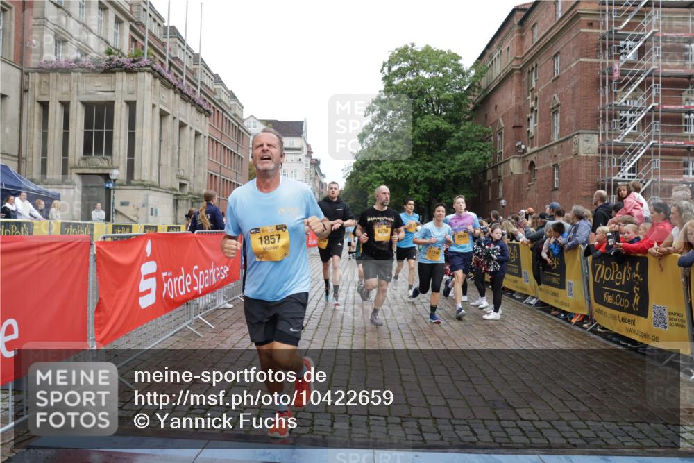 13.09.2026 - Kiel Lauf Yannick Fuchs http://msf.ph/oto/10422659 13.09.2026 09:43:34 Ziel 40, 401, 1049, 1833, 1857, 4171, 7773, 7857, 7905, 8770, 8834, 10189, 10300, 10460, 11246, 12101, 12164, 12575, 255, 623, 1040, 1508, 3041, 3850, 4256, 5530, 5929, 6377, 7099, 7532, 8066, 8808, 9354, 9933, 10047, 10118, 11753, 12259, 654, 4522, 5171, 5857, 5964, 7510, 7948, 9323, 9814, 9934, 10641, 10931, 12376, 1040, 1213, 3849, 3850, 5530, 7874, 8191, 9629, 11753 meine-sportfotos.de