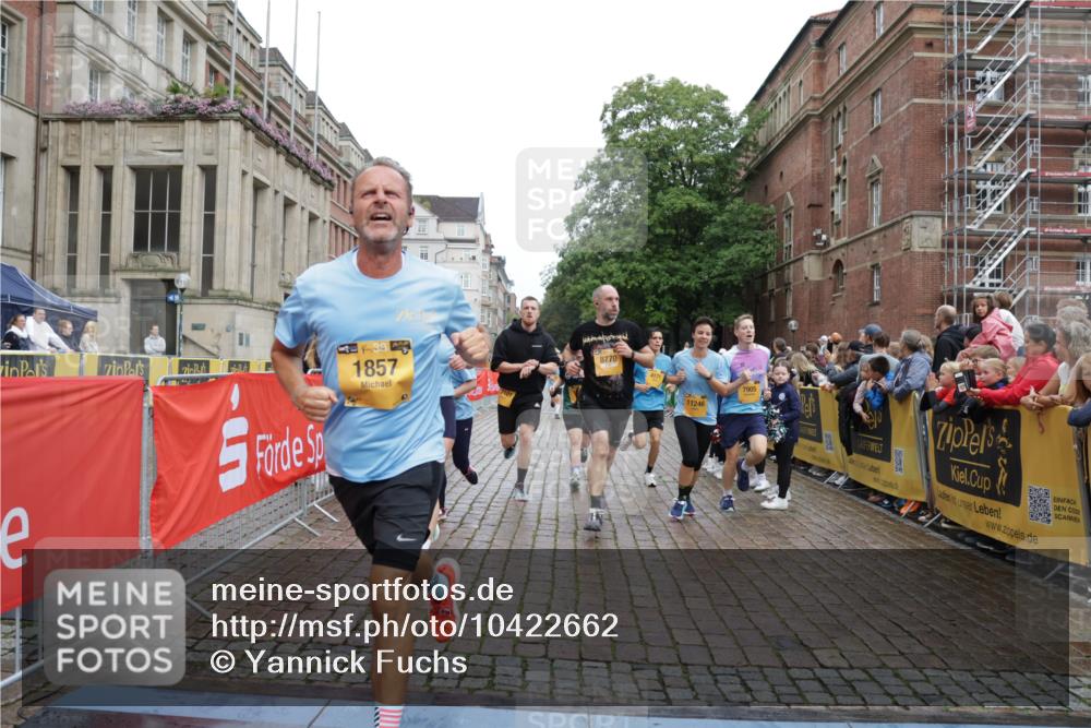 13.09.2026 - Kiel Lauf Yannick Fuchs http://msf.ph/oto/10422662 13.09.2026 09:43:34 Ziel 40, 401, 1049, 1833, 1857, 4171, 7773, 7857, 7905, 8770, 8834, 10189, 10300, 10460, 11246, 12101, 12164, 12575, 255, 623, 1040, 1508, 3041, 3850, 4256, 5530, 5929, 6377, 7099, 7532, 8066, 8808, 9354, 9933, 10047, 10118, 11753, 12259, 654, 4522, 5171, 5857, 5964, 7510, 7948, 9323, 9814, 9934, 10641, 10931, 12376, 1040, 1213, 3849, 3850, 5530, 7874, 8191, 9629, 11753 meine-sportfotos.de