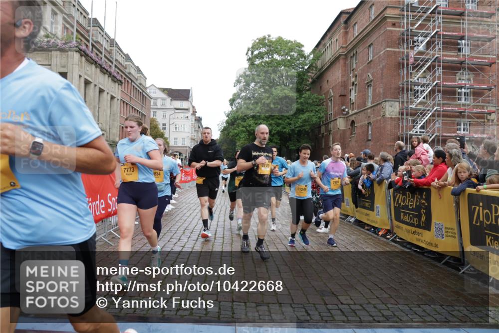 13.09.2026 - Kiel Lauf Yannick Fuchs http://msf.ph/oto/10422668 13.09.2026 09:43:35 Ziel 40, 401, 1049, 1833, 1857, 4171, 7773, 7857, 7905, 8770, 8834, 9323, 9934, 10189, 10300, 10460, 11246, 12101, 12164, 12575, 255, 623, 1040, 1508, 3041, 3850, 4256, 5530, 5929, 6377, 7099, 7532, 8066, 8808, 9354, 9933, 10047, 10118, 11753, 12259, 654, 4522, 5171, 5857, 5964, 7510, 7948, 9814, 10641, 10931, 12376, 1040, 1213, 3849, 3850, 5530, 7874, 8191, 11753 meine-sportfotos.de