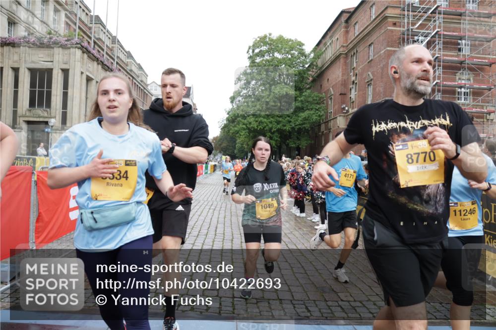 13.09.2026 - Kiel Lauf Yannick Fuchs http://msf.ph/oto/10422693 13.09.2026 09:43:36 Ziel 40, 401, 1049, 1833, 1857, 4171, 7773, 7857, 7905, 8770, 8834, 9323, 9934, 10189, 10300, 10460, 11246, 12101, 12164, 12575, 255, 623, 1040, 1508, 3041, 3850, 4256, 5929, 6377, 7099, 7532, 7857, 8066, 8808, 9354, 9933, 10047, 10118, 11753, 12259, 654, 4522, 5171, 5857, 5964, 7510, 7948, 9814, 10641, 10931, 12376, 1040, 1213, 3850, 5530, 7874, 8191, 11753 meine-sportfotos.de