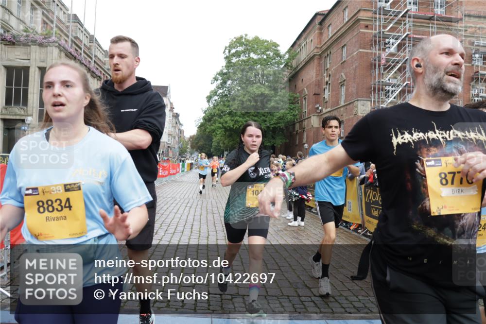 13.09.2026 - Kiel Lauf Yannick Fuchs http://msf.ph/oto/10422697 13.09.2026 09:43:36 Ziel 40, 401, 1049, 1833, 1857, 4171, 7773, 7857, 7905, 8770, 8834, 9323, 9934, 10189, 10300, 10460, 11246, 12101, 12164, 12575, 255, 623, 1040, 1508, 3041, 3850, 4256, 5929, 6377, 7099, 7532, 7857, 8066, 8808, 9354, 9933, 10047, 10118, 11753, 12259, 654, 4522, 5171, 5857, 5964, 7510, 7948, 9814, 10641, 10931, 12376, 1040, 1213, 3850, 5530, 7874, 8191, 11753 meine-sportfotos.de