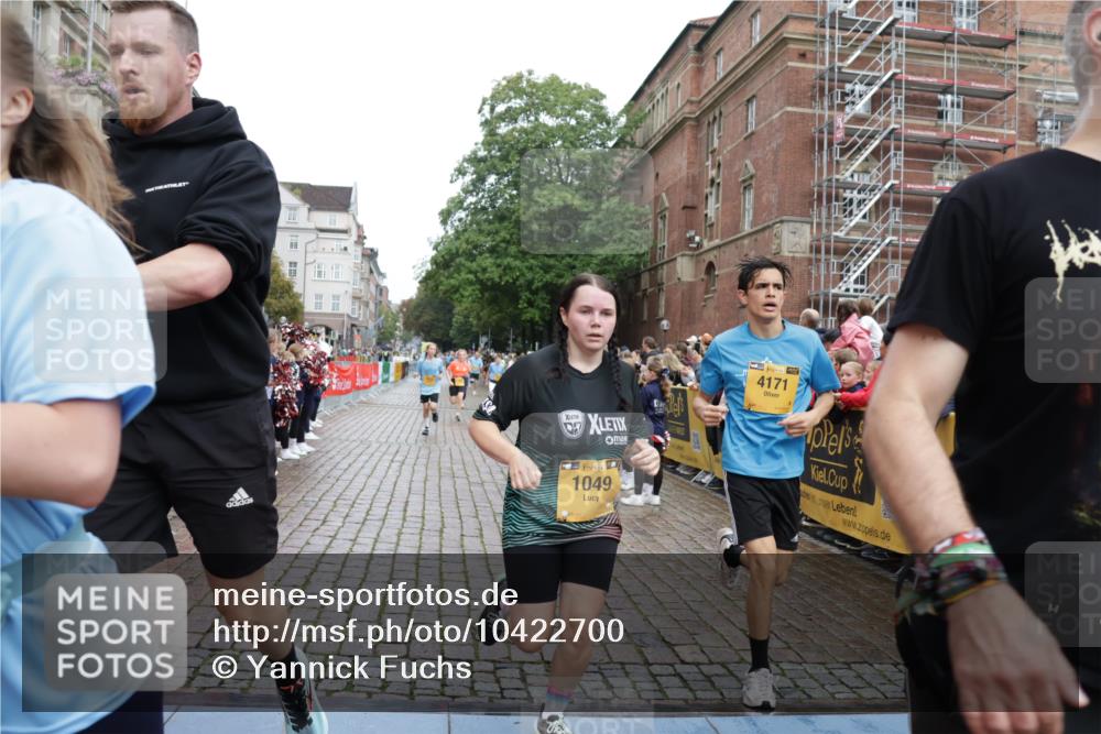 13.09.2026 - Kiel Lauf Yannick Fuchs http://msf.ph/oto/10422700 13.09.2026 09:43:36 Ziel 40, 401, 1049, 1833, 1857, 4171, 7773, 7857, 7905, 8770, 8834, 9323, 9934, 10189, 10300, 10460, 11246, 12101, 12164, 12575, 255, 623, 1040, 1508, 3041, 3850, 4256, 5929, 6377, 7099, 7532, 7857, 8066, 8808, 9354, 9933, 10047, 10118, 11753, 12259, 654, 4522, 5171, 5857, 5964, 7510, 7948, 9814, 10641, 10931, 12376, 1040, 1213, 3850, 5530, 7874, 8191, 11753 meine-sportfotos.de